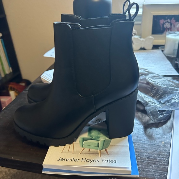 Black slip on leather combat boots - Picture 4 of 16